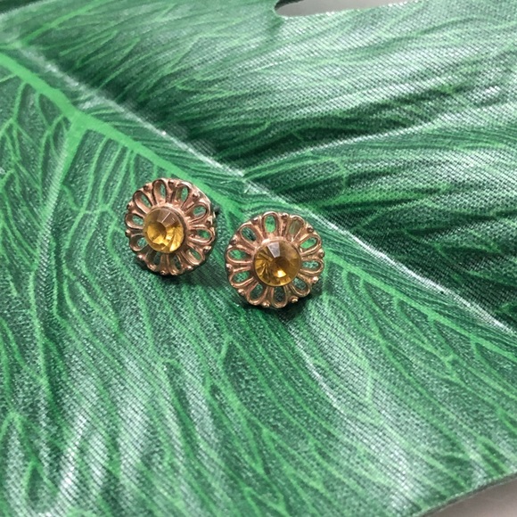 Stud Earrings 2 Pairs Gold Tone Flowers Yellow Rhinestone - Picture 5 of 6